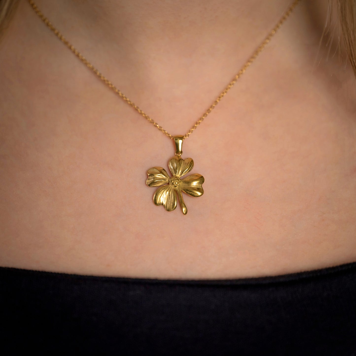 Flower and Charm Halsband