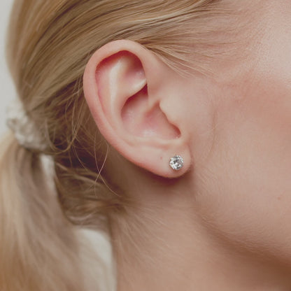 Classic Round Stud Örhängen